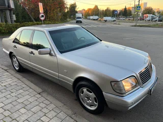 1998 Mercedes-Benz S-Класс 320 III (W140) Рестайлинг, серебристый, 1285000 рублей, вид 3
