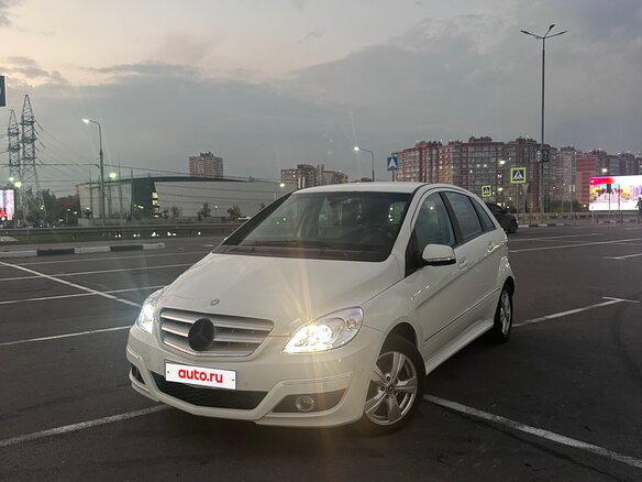 2011 Mercedes-Benz B-Класс 180 I (W245) Рестайлинг, белый, 650000 рублей