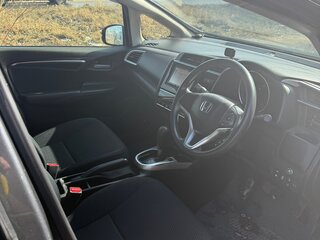 2018 Honda Fit III Рестайлинг, серый, 970000 рублей, вид 4