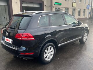 2012 Volkswagen Touareg II, чёрный, 1920000 рублей, вид 4