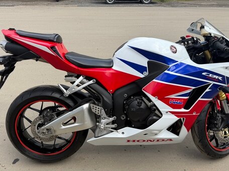 2017 Honda CBR 600RR, красный, 889000 рублей, вид 3