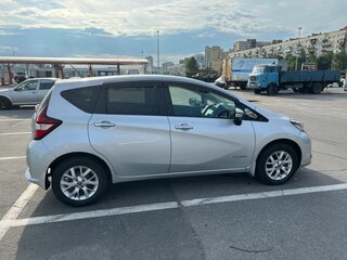 2018 Nissan Note e-Power II Рестайлинг, серый, 1249999 рублей, вид 2