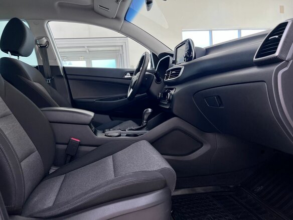 2018 Hyundai Tucson III Рестайлинг, белый, 2250000 рублей - вид 9