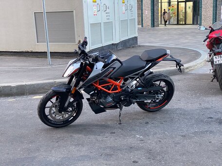 2022 KTM 125 Duke, серый, 444000 рублей, вид 2