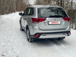 2021 Mitsubishi Outlander III Рестайлинг 3, серый, 2250000 рублей, вид 4