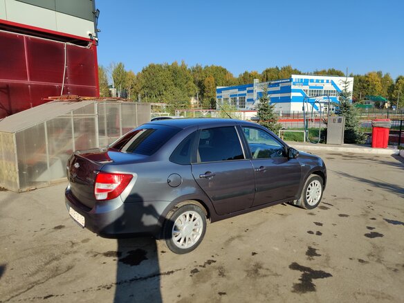 2018 Lada (ВАЗ) Granta I, серый, 600000 рублей - вид 3