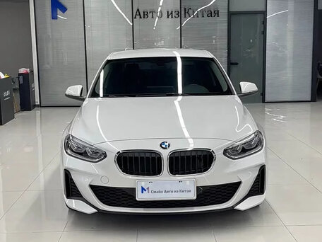 2023 BMW 1 серии 120i III (F52) Рестайлинг, белый, 1450000 рублей, вид 3