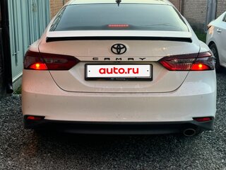 2020 Toyota Camry VIII (XV70), белый, 2850000 рублей, вид 2