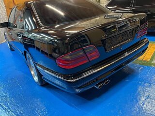 1999 Mercedes-Benz E-Класс 200 II (W210, S210), чёрный, 690000 рублей, вид 3