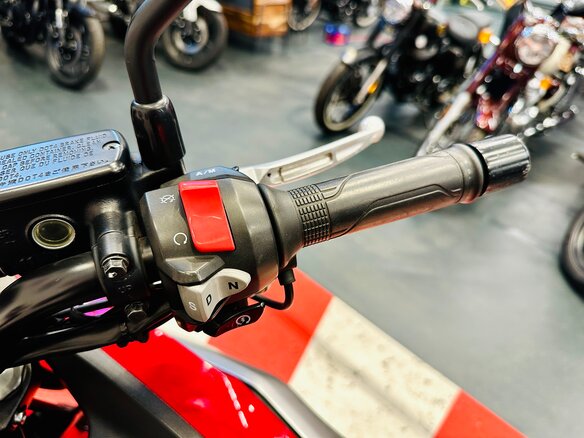 2017 Honda NC 750X, красный - вид 22