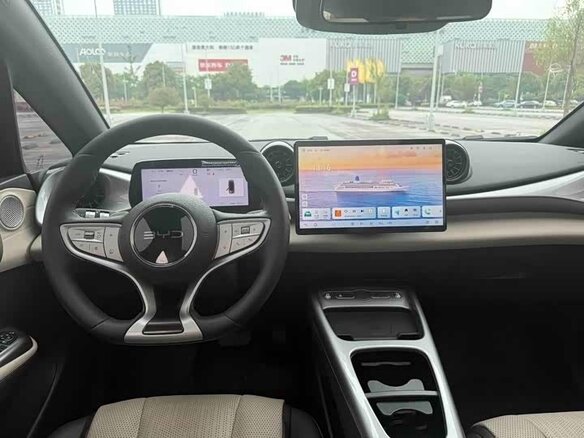 2025 BYD Dolphin 45.12 kWh I Рестайлинг, белый, 1649999 рублей - вид 7