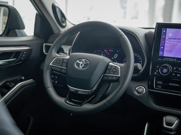2025 Toyota Highlander IV (XU70), белый - вид 14