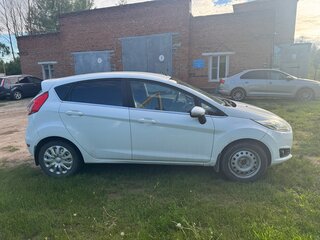 2015 Ford Fiesta Mk6 Рестайлинг, белый, 615000 рублей, вид 4