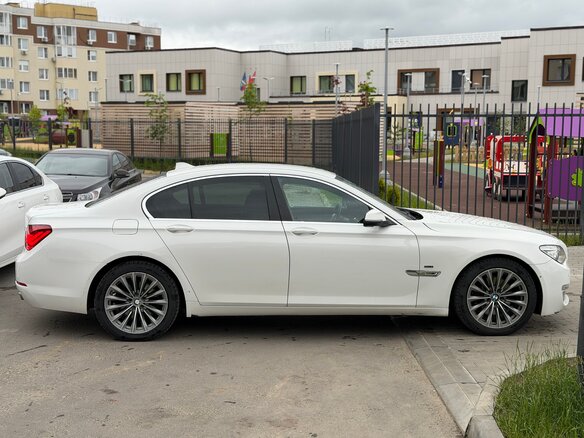 2013 BMW 7 серии 740d xDrive V (F01/F02/F04) Рестайлинг, белый, 2088000 рублей - вид 7