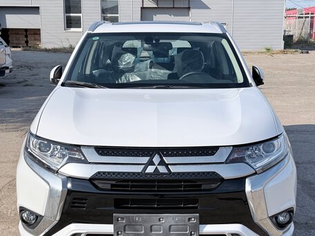 2022 Mitsubishi Outlander III Рестайлинг 3, белый, 3100000 рублей, вид 2