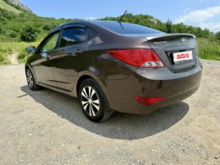 2016 Hyundai Solaris I Рестайлинг, коричневый, 890000 рублей, вид 4