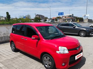 2015 Toyota Sienta I Рестайлинг 2, красный, 1150000 рублей, вид 3