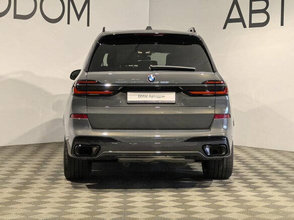 2025 BMW X7 40d I (G07) Рестайлинг, серый - вид 3