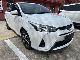 2022 Toyota Yaris IV, белый, 1350000 рублей, вид 1