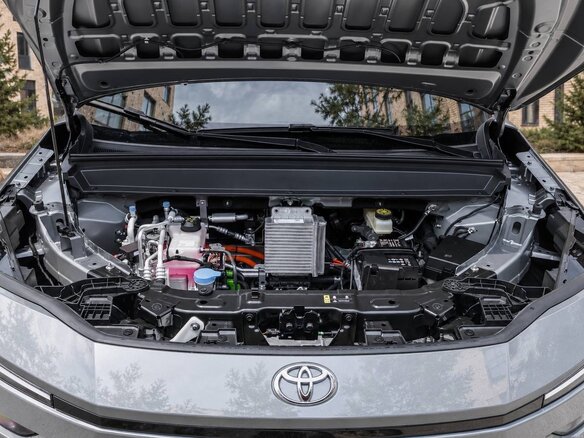 2026 Toyota bZ3X 58.3 kWh, серый, 2729512 рублей - вид 12