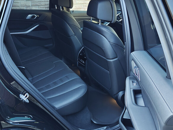 2020 BMW X5 45e IV (G05/G18), чёрный, 6700000 рублей - вид 24