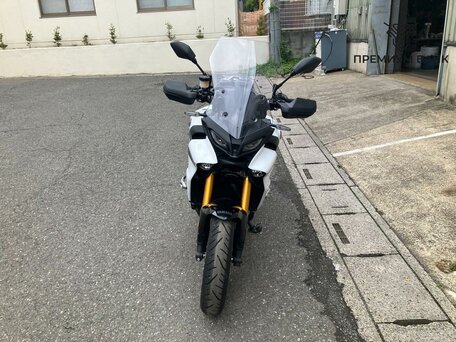 2023 Yamaha MT-09 Tracer (FJ-09), белый, 1377000 рублей, вид 3