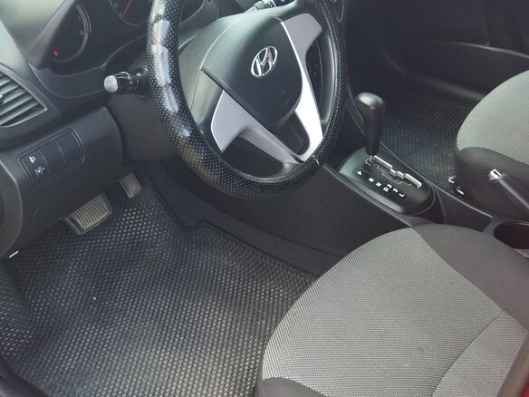 2012 Hyundai Solaris I, красный, 910000 рублей - вид 14