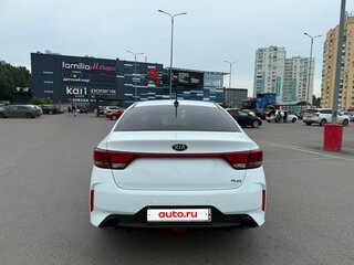 2021 Kia Rio IV Рестайлинг, белый, 1450000 рублей, вид 4