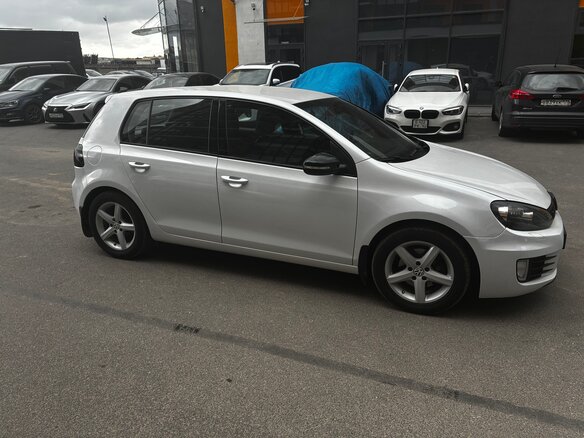 2011 Volkswagen Golf VI, белый, 950000 рублей - вид 1