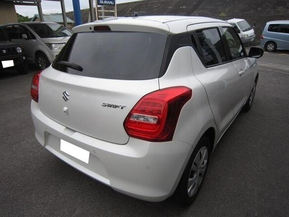2023 Suzuki Swift V Рестайлинг, белый, 990000 рублей - вид 4