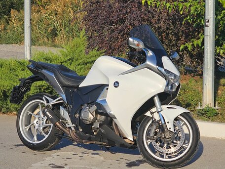 2010 Honda VFR 1200, белый, 690000 рублей, вид 2
