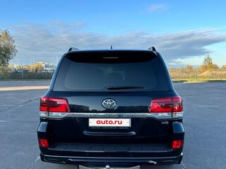 2016 Toyota Land Cruiser 200 Series Рестайлинг 2, чёрный, 5600000 рублей, вид 4
