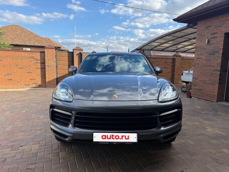 2020 Porsche Cayenne III, серый, 4990000 рублей, вид 3