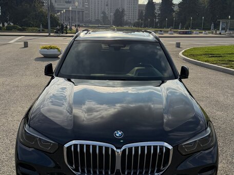 2022 BMW X5 45e IV (G05/G18), чёрный, 8880000 рублей, вид 3