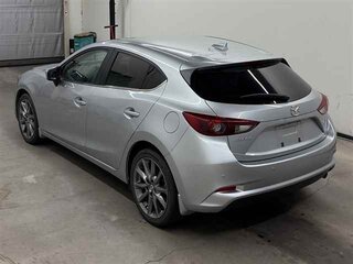 2017 Mazda Axela III Рестайлинг, серебристый, 950000 рублей, вид 4
