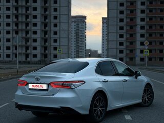 2021 Toyota Camry VIII (XV70) Рестайлинг, белый, 2890000 рублей, вид 4