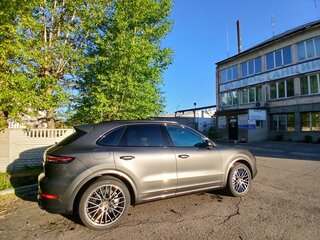 2021 Porsche Cayenne Turbo III, серый, 10600000 рублей, вид 3