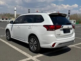 2022 Mitsubishi Outlander III Рестайлинг 3, белый, 1820888 рублей, вид 4