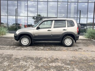 2017 Chevrolet Niva I Рестайлинг, коричневый, 732000 рублей, вид 2