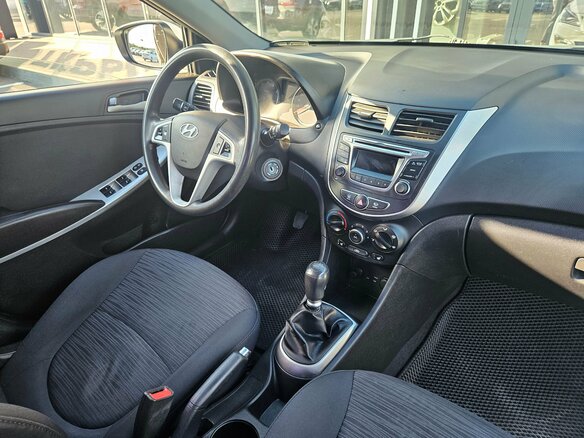 2015 Hyundai Solaris I Рестайлинг, белый, 825000 рублей - вид 8
