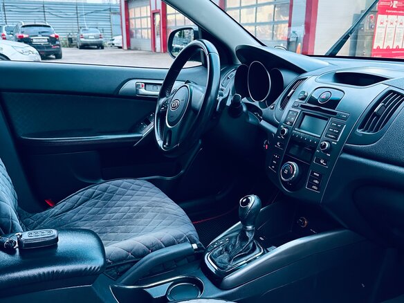 2011 Kia Cerato 4-speed II, чёрный, 700000 рублей - вид 5