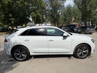 2020 Audi Q8 45 TDI I (4M), белый, 8699000 рублей, вид 4