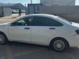 2024 Lada (ВАЗ) Vesta I Рестайлинг (NG), белый, 700000 рублей, вид 4
