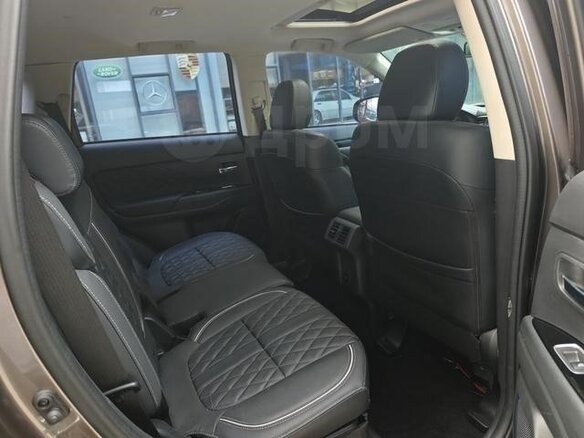 2021 Mitsubishi Outlander III Рестайлинг 3, коричневый, 1980000 рублей - вид 10