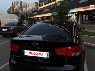 2012 Kia Cerato 6-speed II, чёрный, 900000 рублей, вид 4