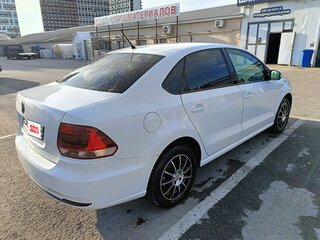 2015 Volkswagen Polo V Рестайлинг, белый, 700000 рублей, вид 5