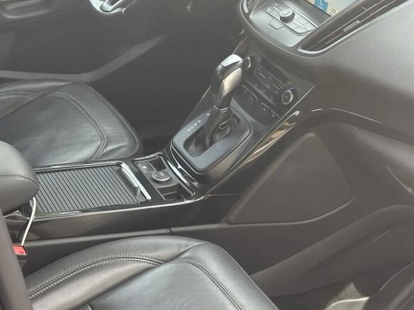 2017 Ford Kuga II Рестайлинг, чёрный, 1900000 рублей - вид 15