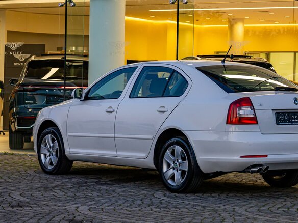 2011 Skoda Octavia DSG7 II (A5) Рестайлинг, белый - вид 8