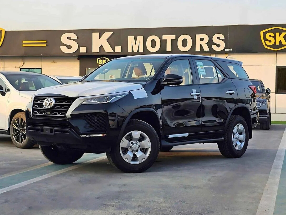 Открыть фотографии: Toyota Fortuner II Рестайлинг