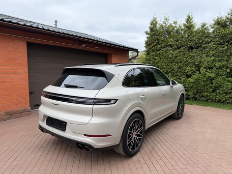 2026 Porsche Cayenne III Рестайлинг, серый, вид 5